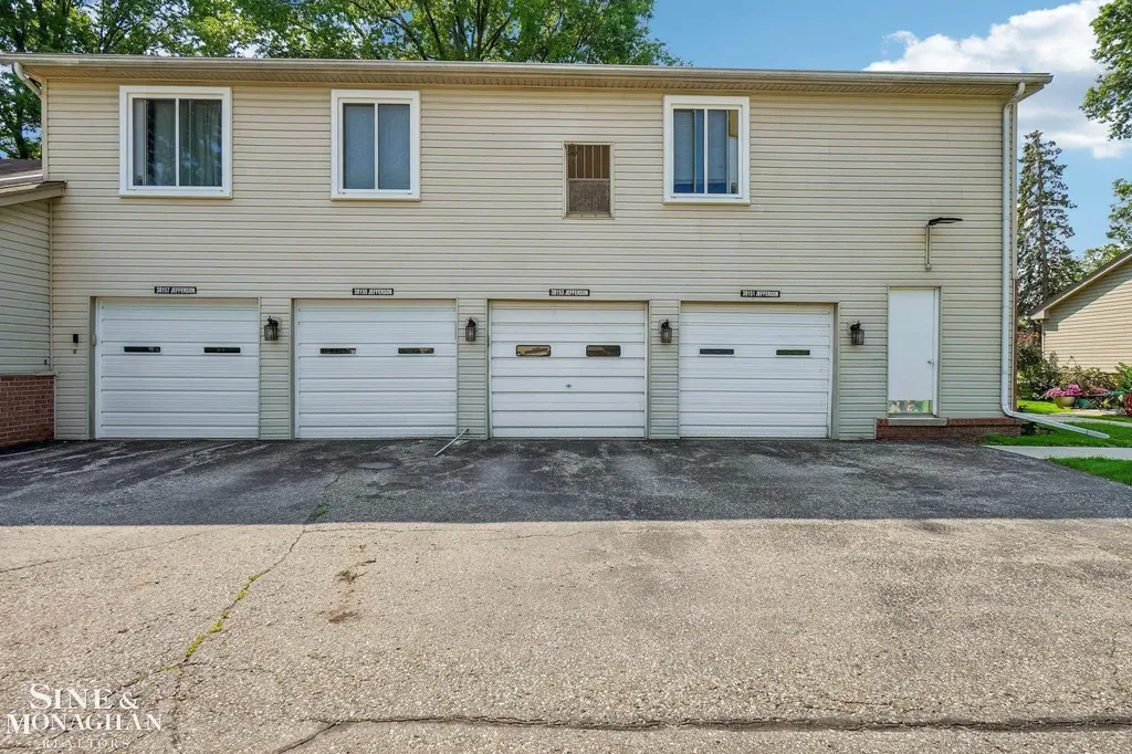 38153 Jefferson Avenue Harrison Charter Township MI 48045