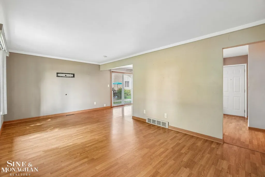 38153 Jefferson Avenue Harrison Charter Township MI 48045