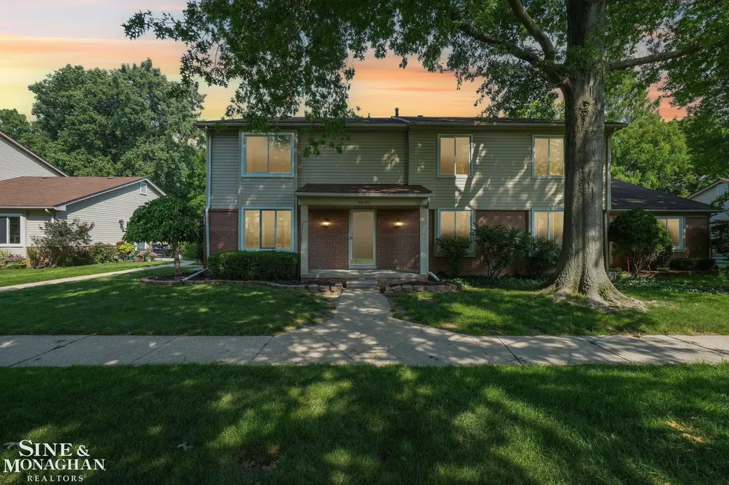 38153 Jefferson Avenue Harrison Charter Township MI 48045