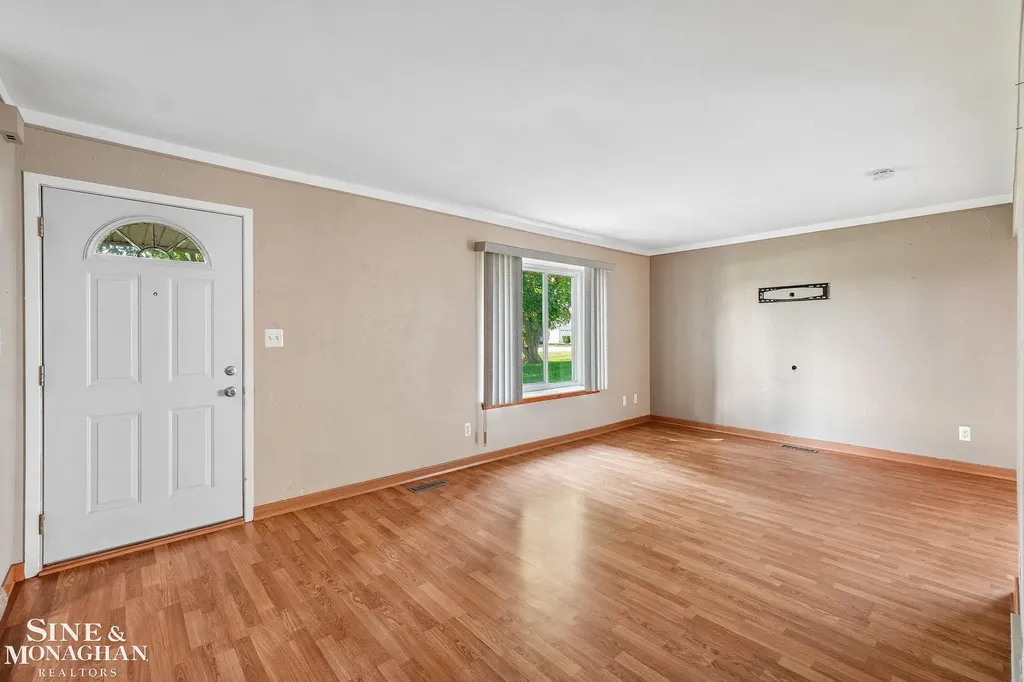 38153 Jefferson Avenue Harrison Charter Township MI 48045