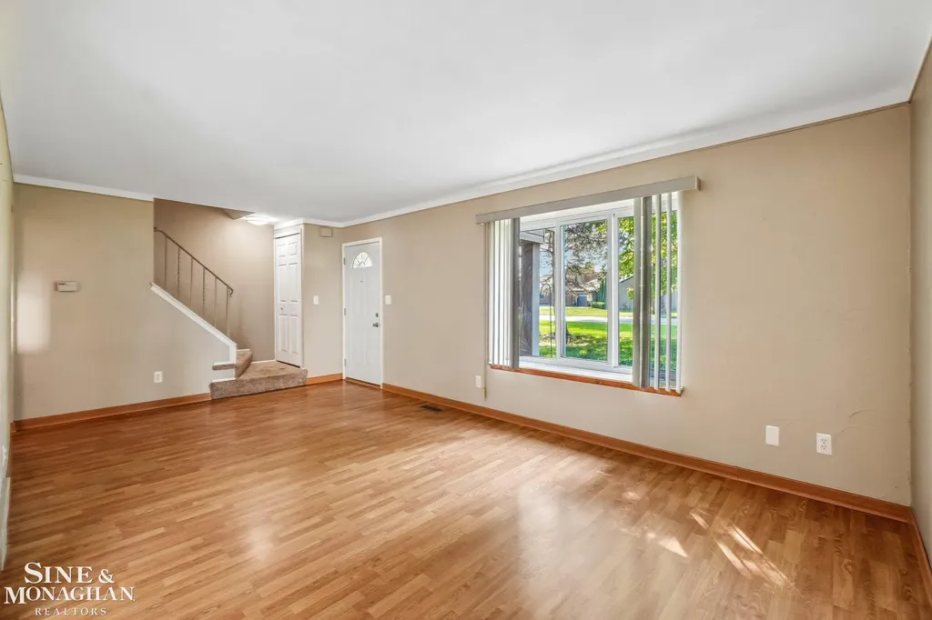 38153 Jefferson Avenue Harrison Charter Township MI 48045
