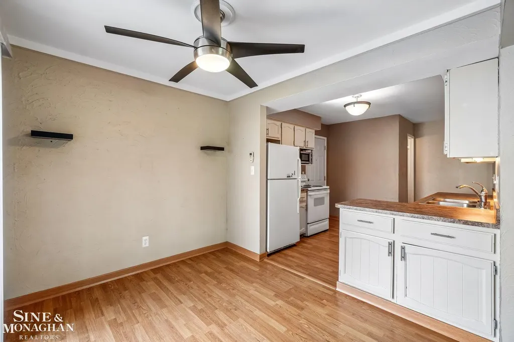 38153 Jefferson Avenue Harrison Charter Township MI 48045
