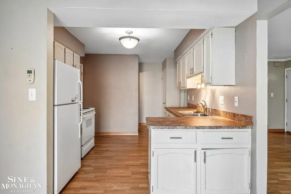 38153 Jefferson Avenue Harrison Charter Township MI 48045