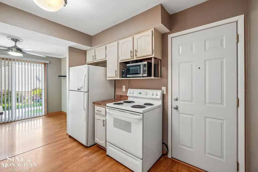 38153 Jefferson Avenue Harrison Charter Township MI 48045