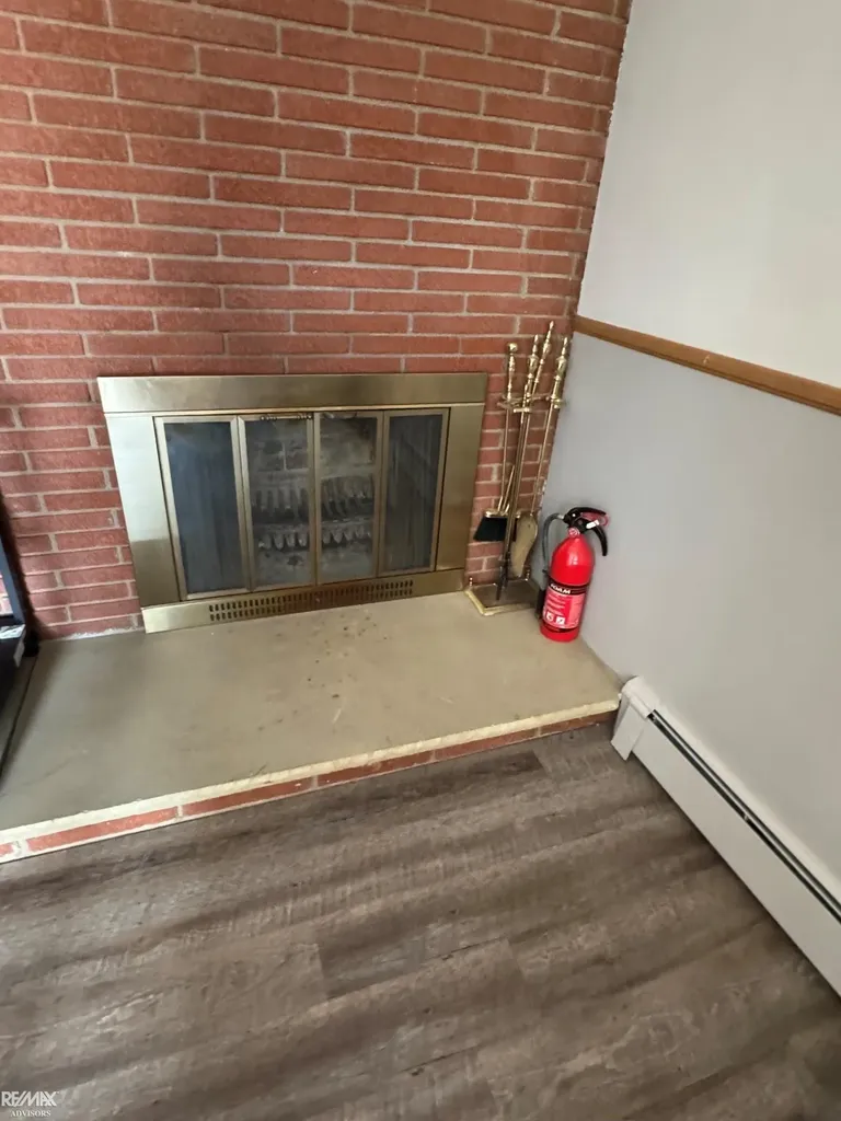 29210 Geraldine Court Warren City MI 48093