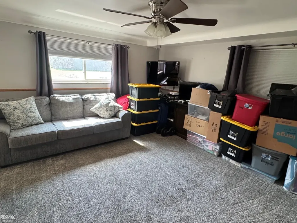 29210 Geraldine Court Warren City MI 48093