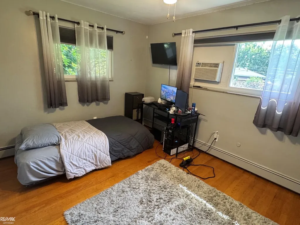 29210 Geraldine Court Warren City MI 48093