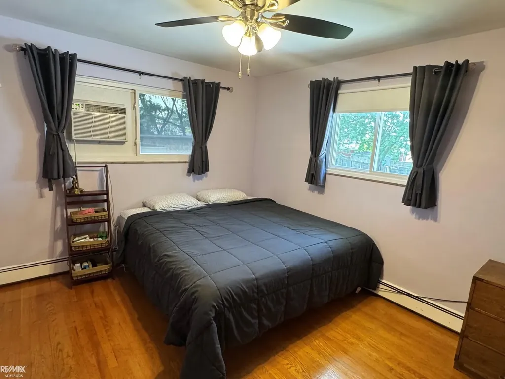 29210 Geraldine Court Warren City MI 48093