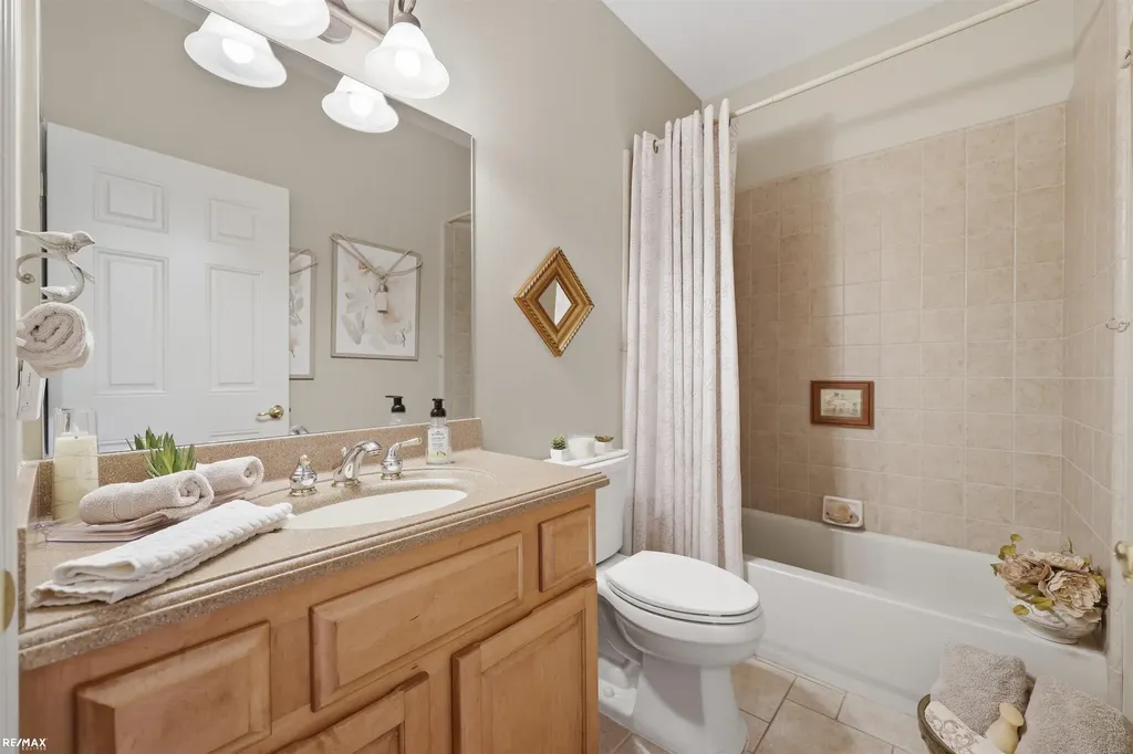 2660 Ridgecrest Drive Shelby Charter Township MI 48316