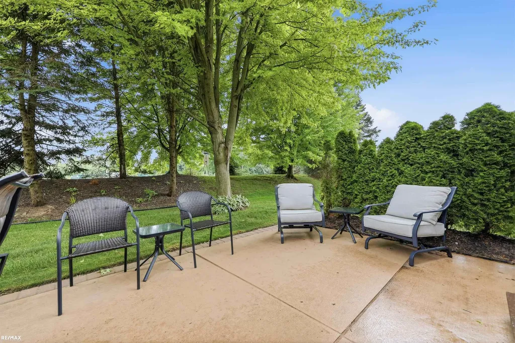 2660 Ridgecrest Drive Shelby Charter Township MI 48316
