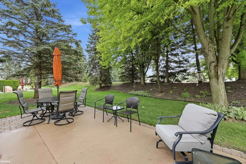 2660 Ridgecrest Drive Shelby Charter Township MI 48316