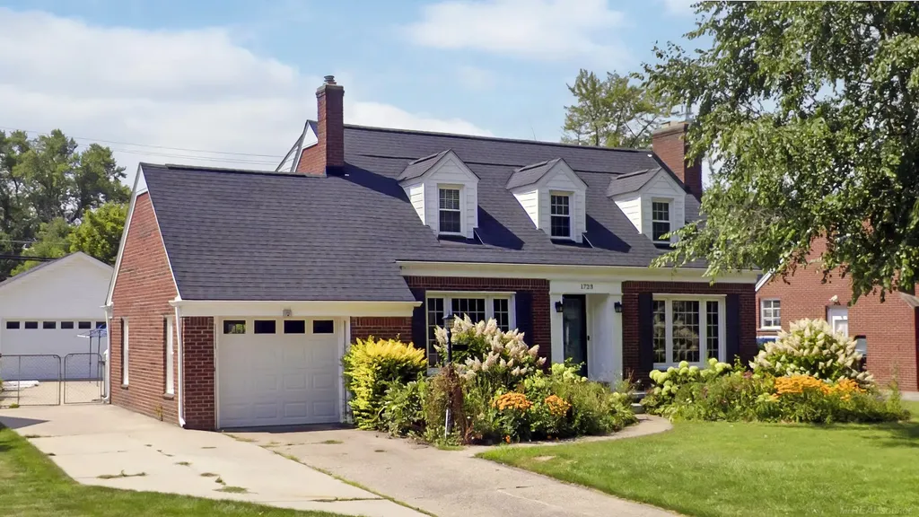 1723 Hawthorne Road Grosse Pointe Woods City MI 48236