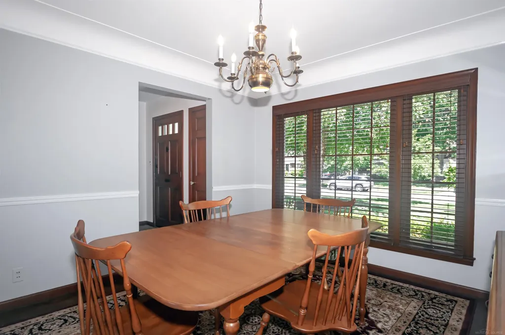1723 Hawthorne Road Grosse Pointe Woods City MI 48236