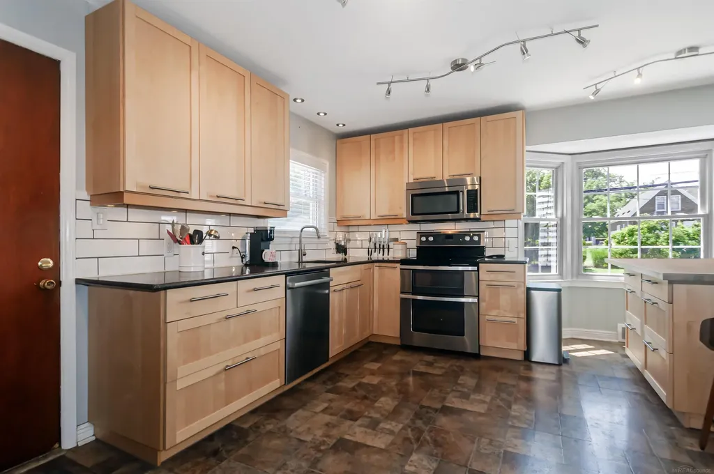 1723 Hawthorne Road Grosse Pointe Woods City MI 48236