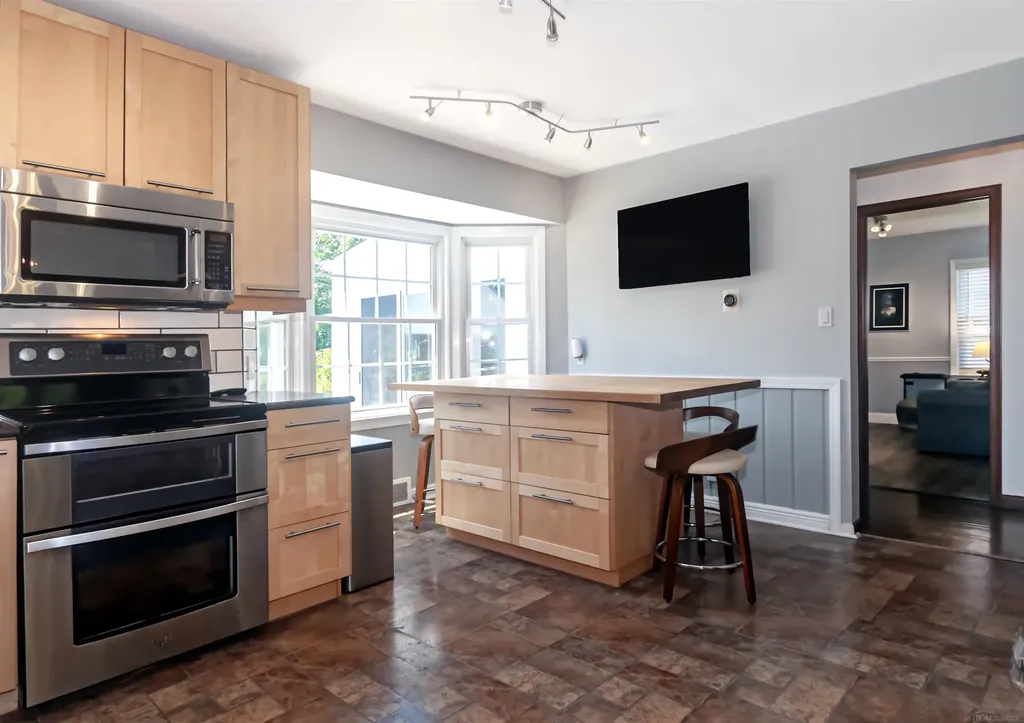 1723 Hawthorne Road Grosse Pointe Woods City MI 48236