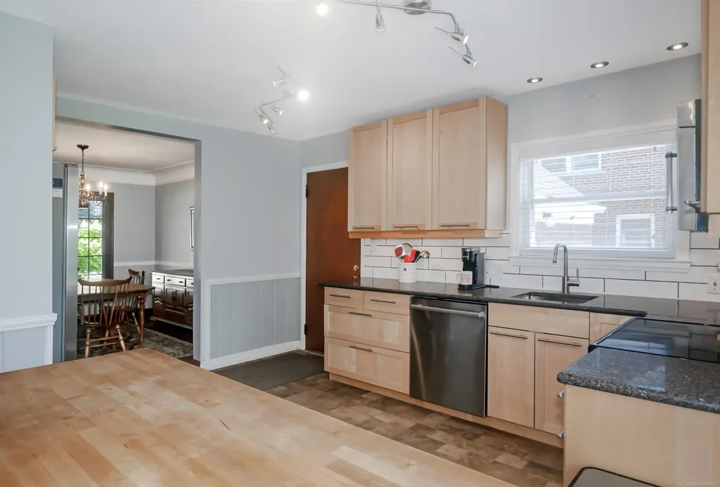 1723 Hawthorne Road Grosse Pointe Woods City MI 48236