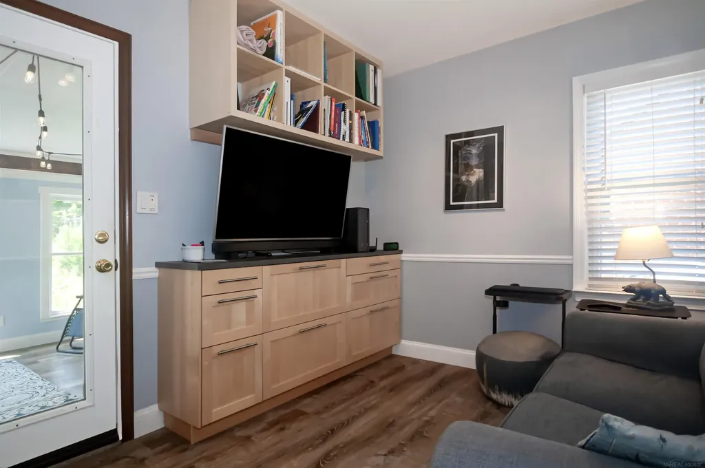 1723 Hawthorne Road Grosse Pointe Woods City MI 48236