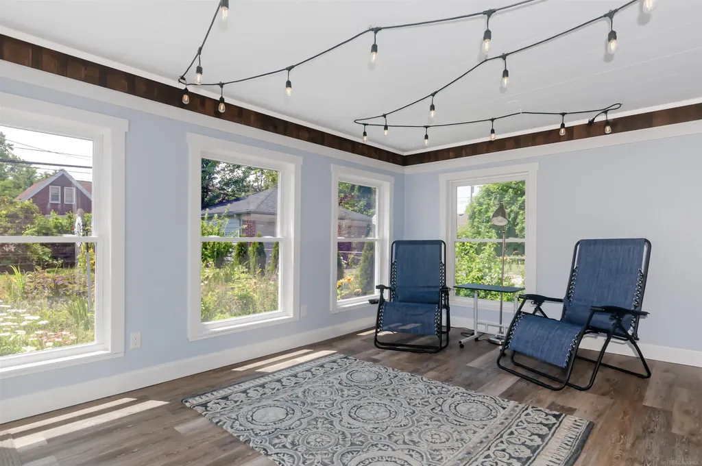 1723 Hawthorne Road Grosse Pointe Woods City MI 48236
