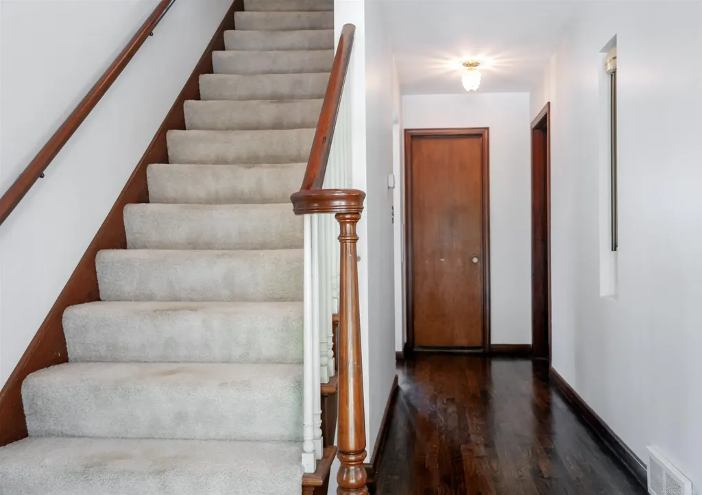 1723 Hawthorne Road Grosse Pointe Woods City MI 48236
