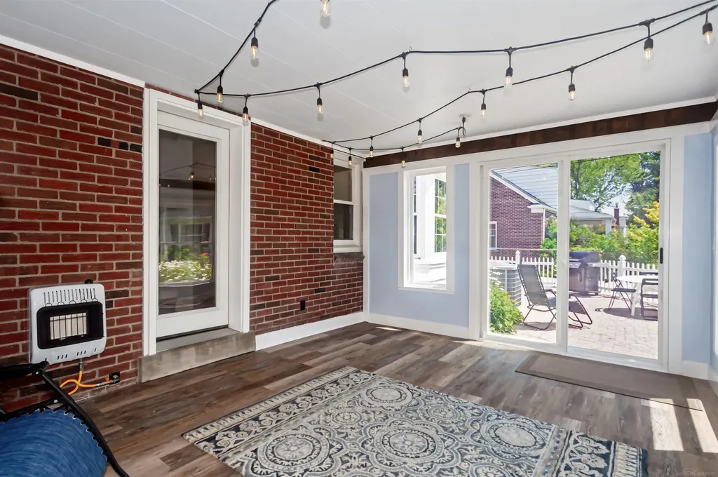 1723 Hawthorne Road Grosse Pointe Woods City MI 48236