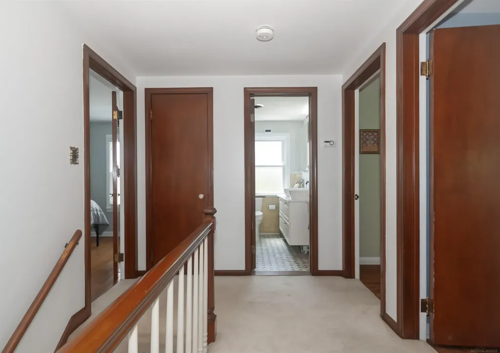 1723 Hawthorne Road Grosse Pointe Woods City MI 48236