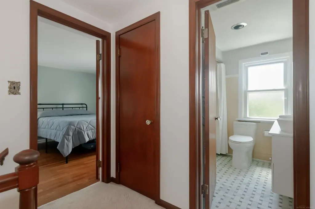 1723 Hawthorne Road Grosse Pointe Woods City MI 48236