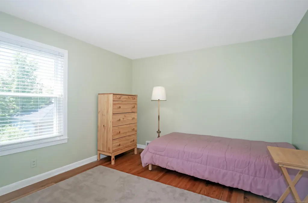 1723 Hawthorne Road Grosse Pointe Woods City MI 48236