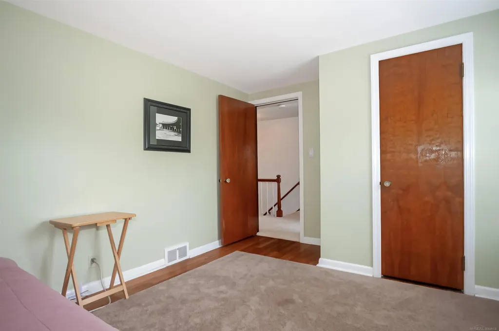 1723 Hawthorne Road Grosse Pointe Woods City MI 48236