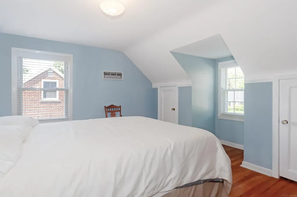 1723 Hawthorne Road Grosse Pointe Woods City MI 48236