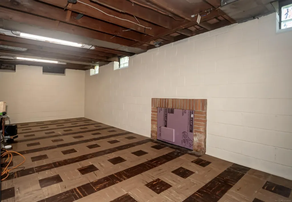 1723 Hawthorne Road Grosse Pointe Woods City MI 48236