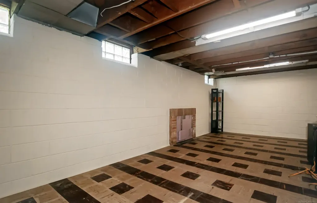 1723 Hawthorne Road Grosse Pointe Woods City MI 48236