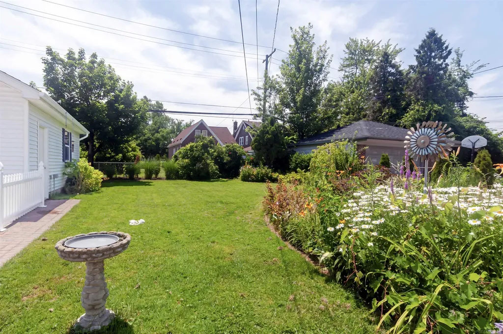 1723 Hawthorne Road Grosse Pointe Woods City MI 48236