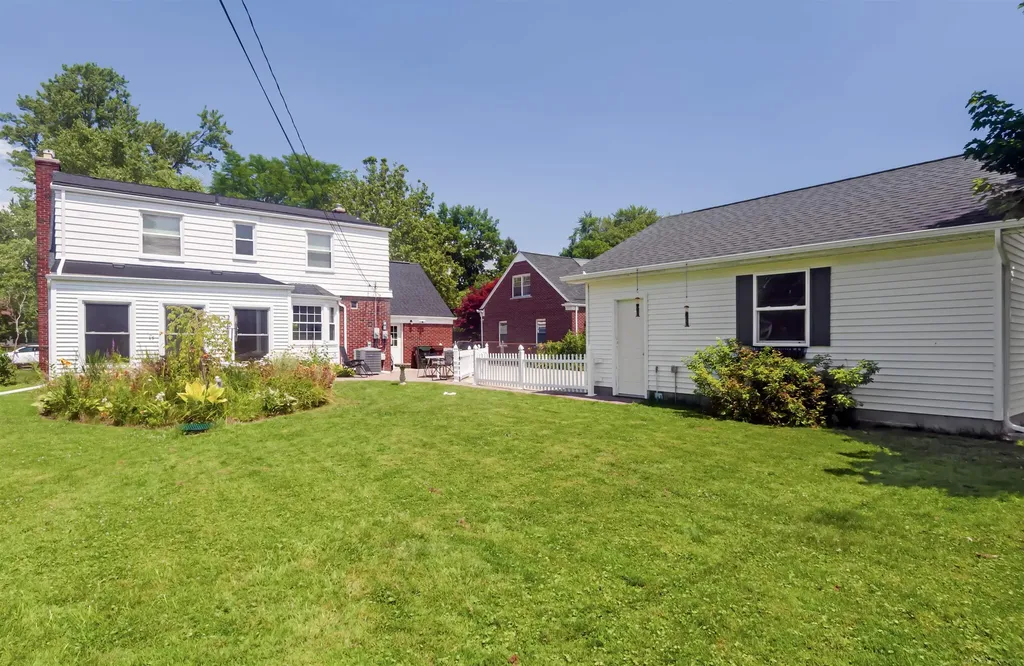 1723 Hawthorne Road Grosse Pointe Woods City MI 48236