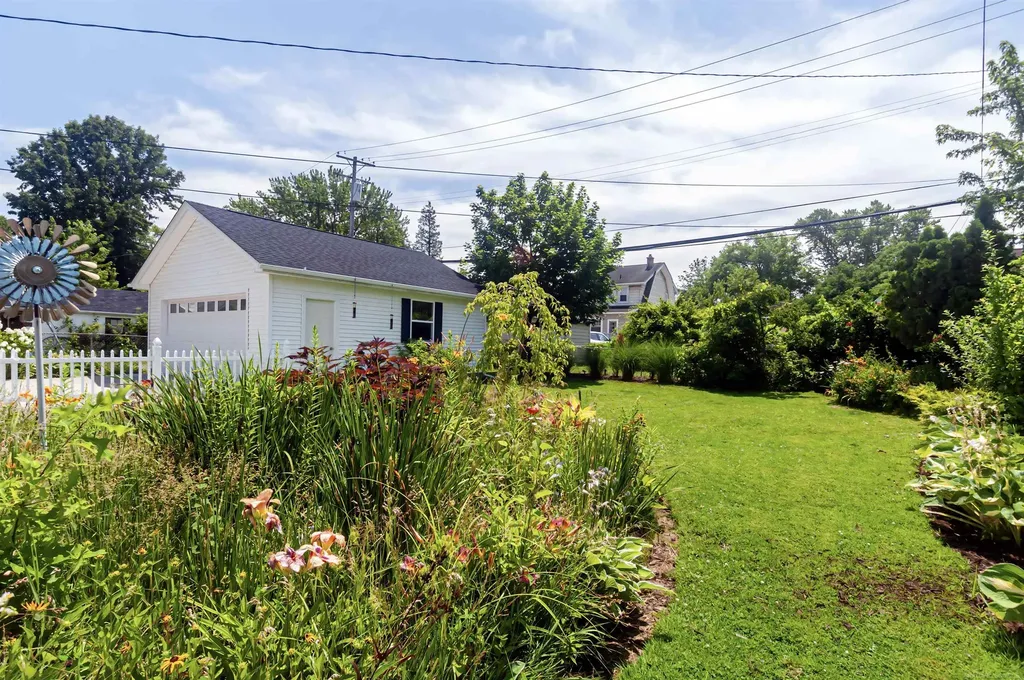 1723 Hawthorne Road Grosse Pointe Woods City MI 48236