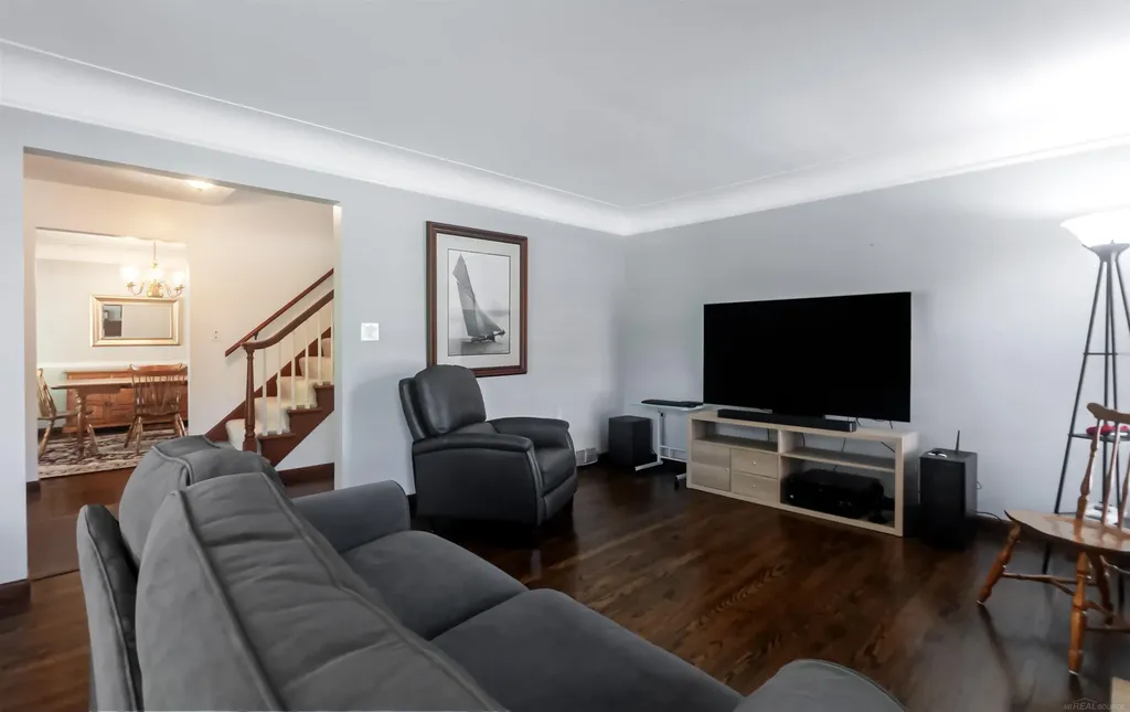 1723 Hawthorne Road Grosse Pointe Woods City MI 48236