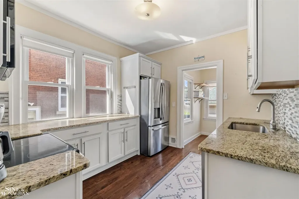 1025 Beaconsfield Avenue Grosse Pointe Park City MI 48230