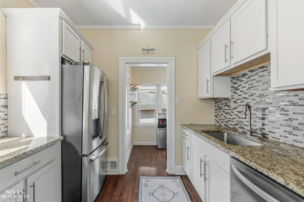 1025 Beaconsfield Avenue Grosse Pointe Park City MI 48230