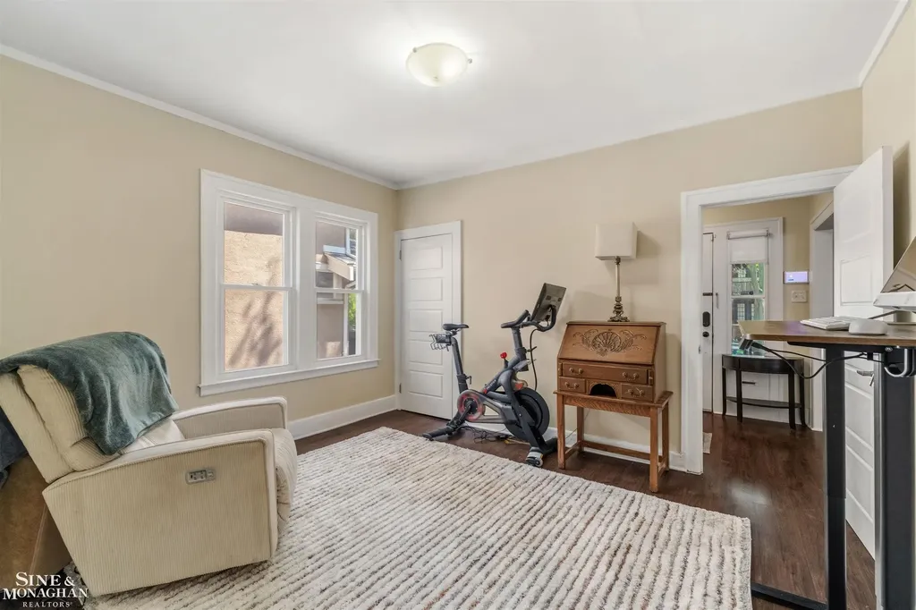 1025 Beaconsfield Avenue Grosse Pointe Park City MI 48230