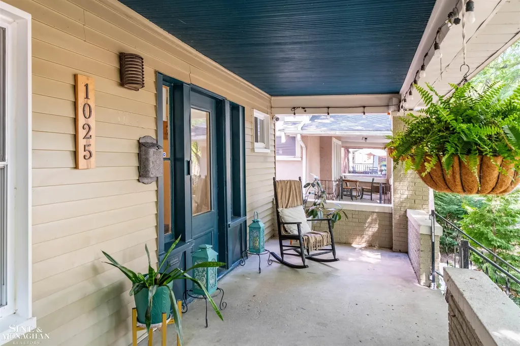 1025 Beaconsfield Avenue Grosse Pointe Park City MI 48230
