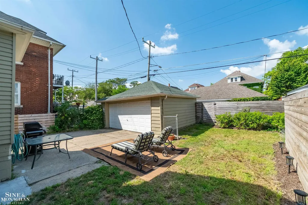 1025 Beaconsfield Avenue Grosse Pointe Park City MI 48230
