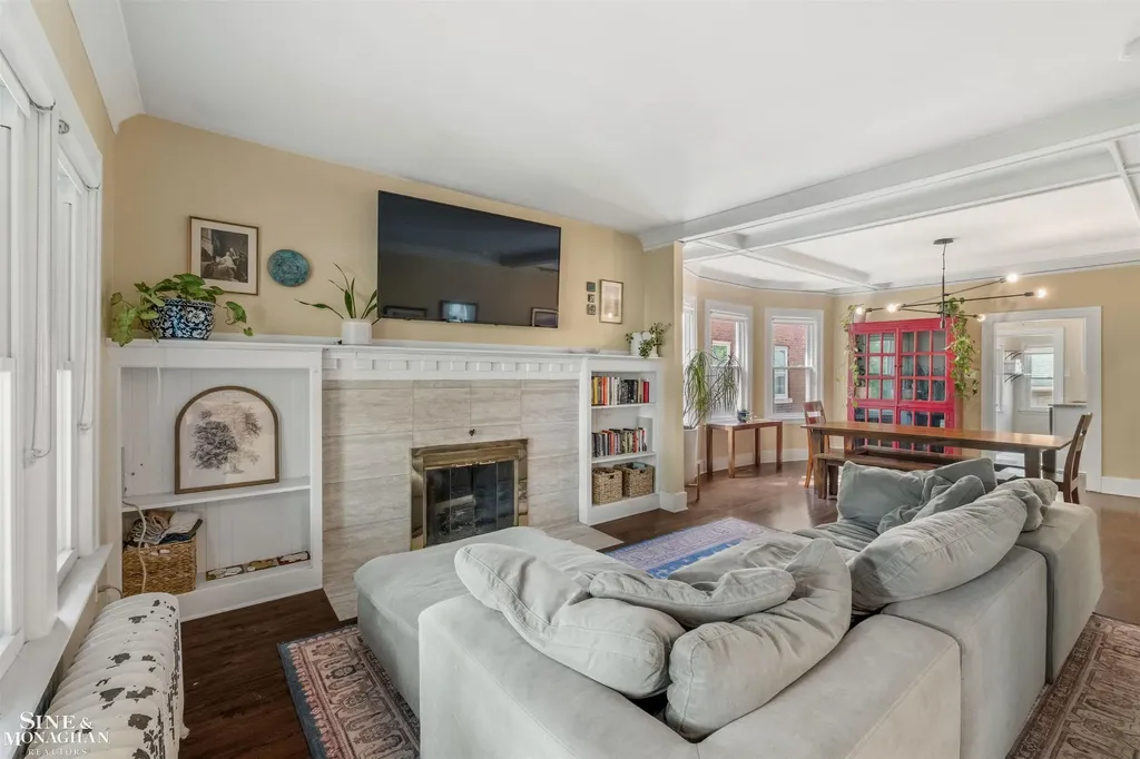 1025 Beaconsfield Avenue Grosse Pointe Park City MI 48230