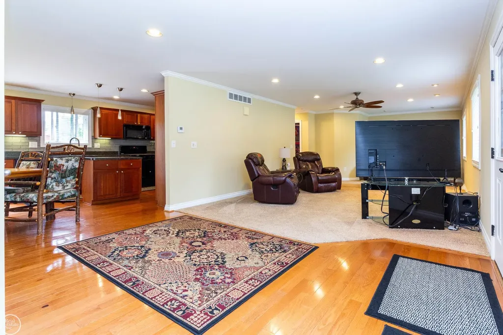 39745 Sylvia Street Harrison Charter Township MI 48045