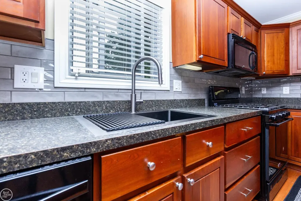 39745 Sylvia Street Harrison Charter Township MI 48045