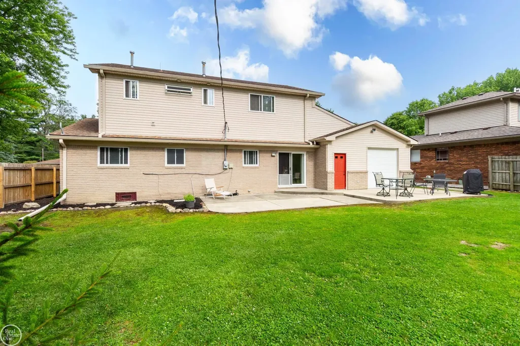 39745 Sylvia Street Harrison Charter Township MI 48045