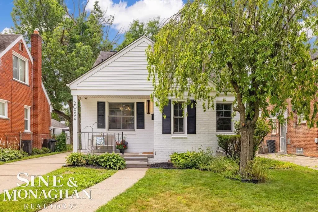 20894 Lochmoor Street Harper Woods City MI 48225