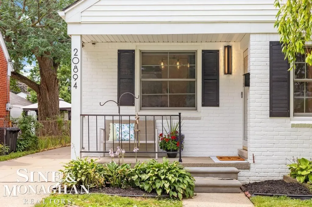 20894 Lochmoor Street Harper Woods City MI 48225