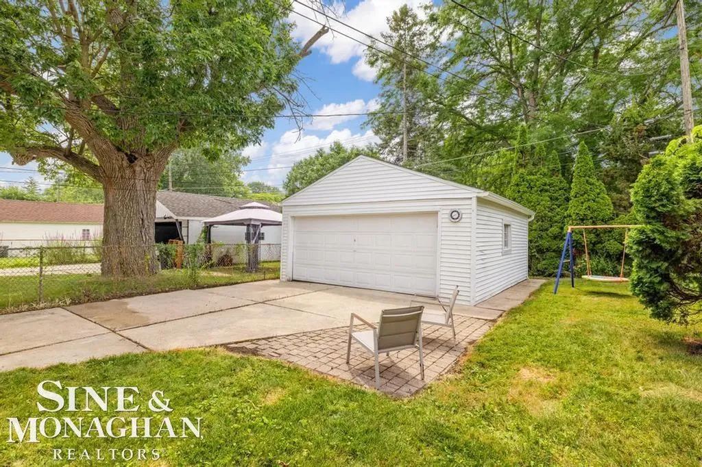 20894 Lochmoor Street Harper Woods City MI 48225