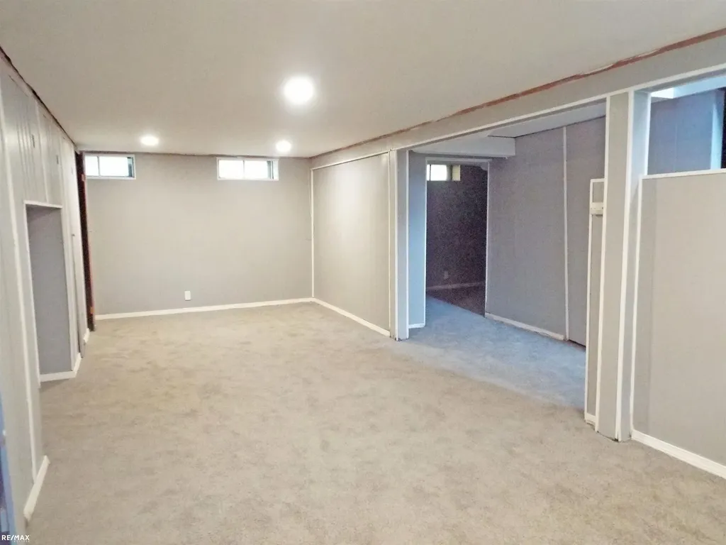 21102 Lancaster Street Harper Woods City MI 48225