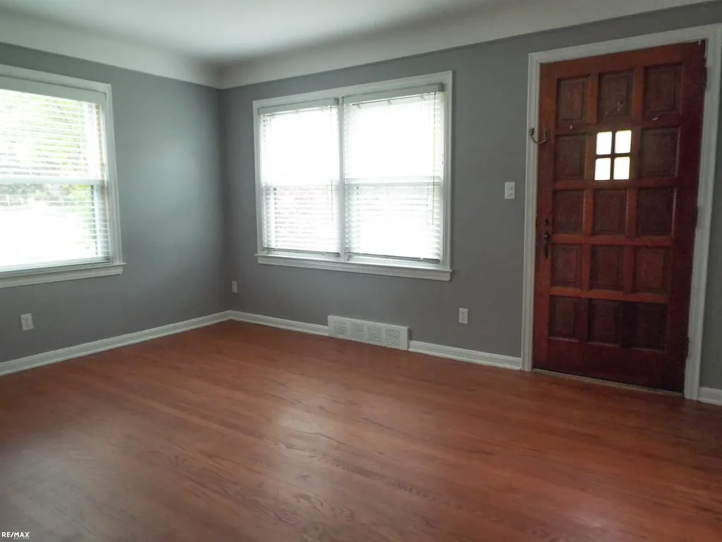 21102 Lancaster Street Harper Woods City MI 48225