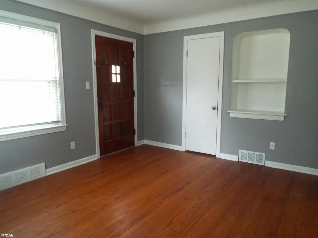 21102 Lancaster Street Harper Woods City MI 48225